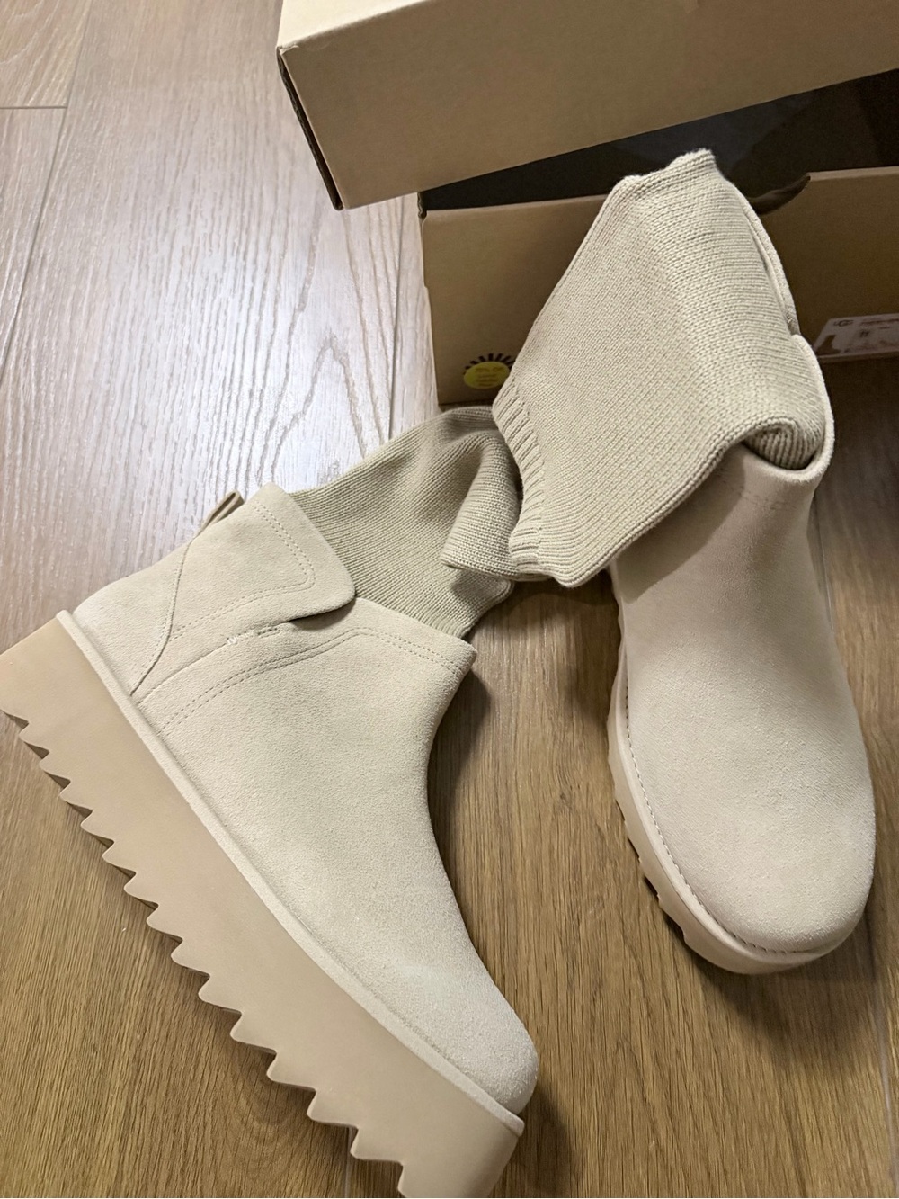 UGG Women’s Ultra Mini Sock’d Platform Boots – MDSD Color size 11